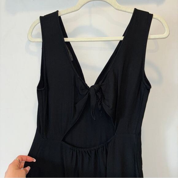 Jenni Kayne Sleeveless Cutout Back V-Neck Dress - Picture 3 of 6